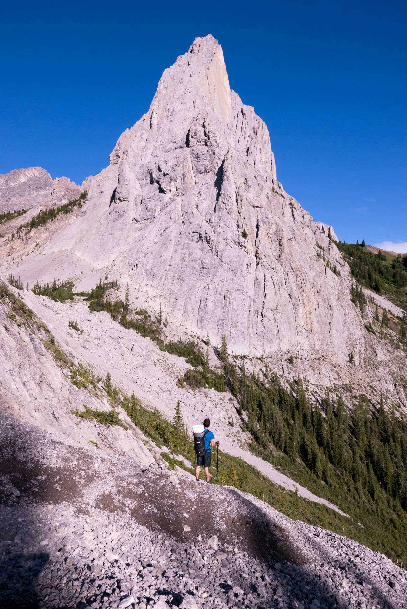 Approach with bucket
